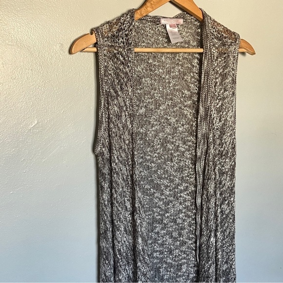 Romeo & Juliet Couture Crochet Cardigan Size Large L Grey Sleeveless Open Vest - Picture 1 of 8